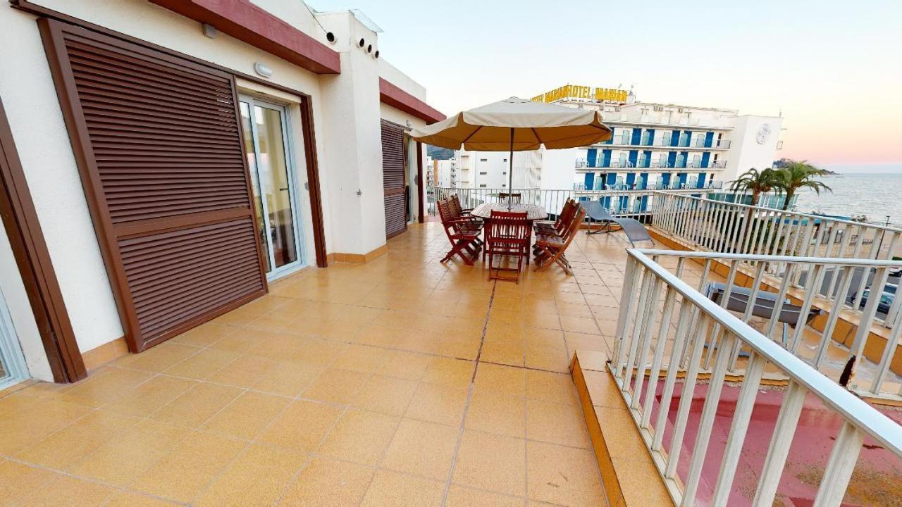 Atico Con Vista Mar. 50 M De La Playa - Casa Nova 13 Apartman Roses Kültér fotó